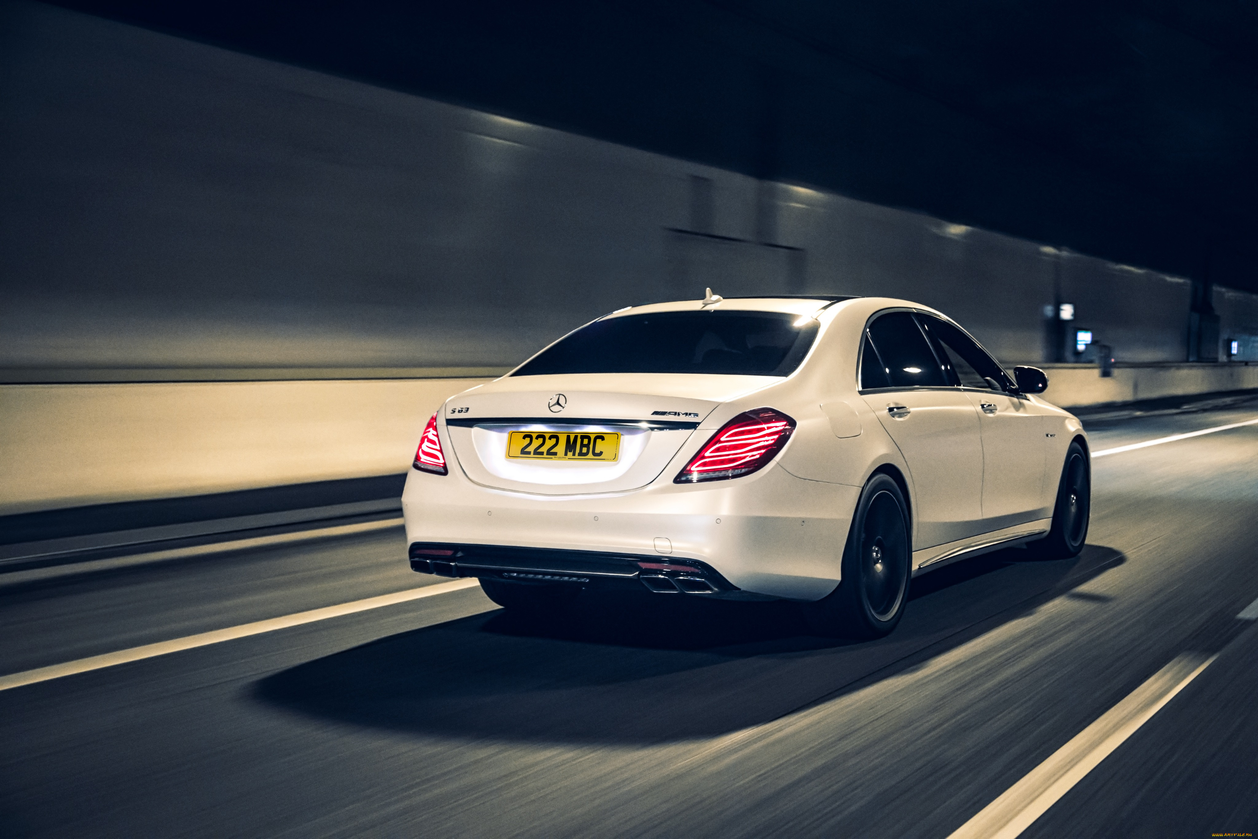 Mercedes Benz 900 White